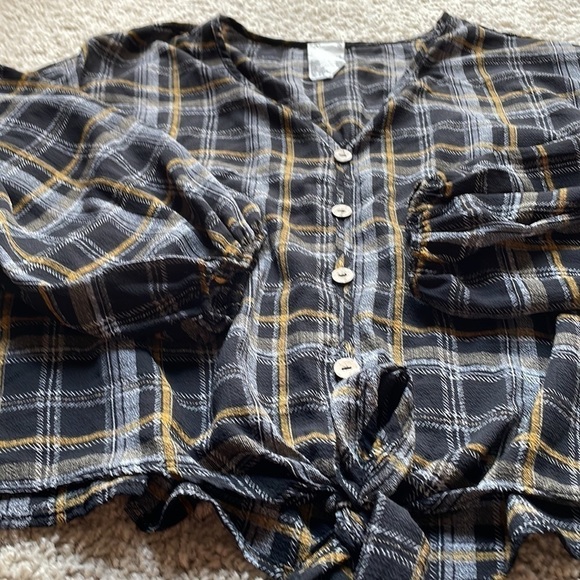 Blu Pepper Black Plaid Button Down Shirt with Tie Waist Size Medium EUC Autumn - Picture 3 of 10